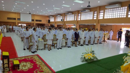 ทน.แม่สอด ร่วมพิธีเจริญพระพุทธมนต์ ทำบุญตักบาตร และพิธีวางพวงมาลา เนื่องในวันนวมินทรมหาราช ประจำปี 2568