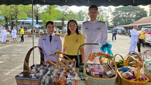 ทน.แม่สอด ร่วมพิธีเจริญพระพุทธมนต์ ทำบุญตักบาตร และพิธีวางพวงมาลา เนื่องในวันนวมินทรมหาราช ประจำปี 2568