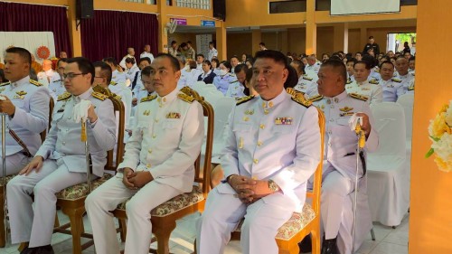 ทน.แม่สอด ร่วมพิธีเจริญพระพุทธมนต์ ทำบุญตักบาตร และพิธีวางพวงมาลา เนื่องในวันนวมินทรมหาราช ประจำปี 2568