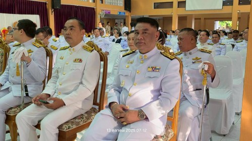 ทน.แม่สอด ร่วมพิธีเจริญพระพุทธมนต์ ทำบุญตักบาตร และพิธีวางพวงมาลา เนื่องในวันนวมินทรมหาราช ประจำปี 2568