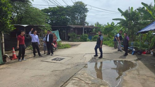 เทศบาลนครแม่สอด ร่วมกับกรมโยธาธิการและผังเมือง ลงพื้นที่การก่อสร้างถนนและท่อระบายน้ำ ตามโครงการก่อสร้างของกรมโยธาธิการและผังเมือง