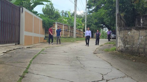 เทศบาลนครแม่สอด ร่วมกับกรมโยธาธิการและผังเมือง ลงพื้นที่การก่อสร้างถนนและท่อระบายน้ำ ตามโครงการก่อสร้างของกรมโยธาธิการและผังเมือง