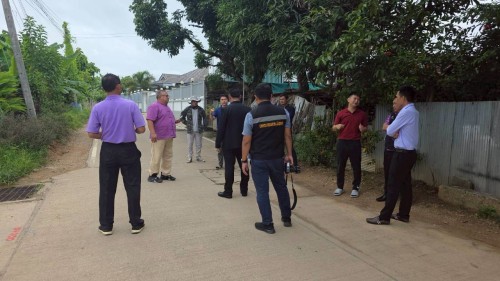 เทศบาลนครแม่สอด ร่วมกับกรมโยธาธิการและผังเมือง ลงพื้นที่การก่อสร้างถนนและท่อระบายน้ำ ตามโครงการก่อสร้างของกรมโยธาธิการและผังเมือง