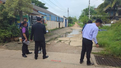 เทศบาลนครแม่สอด ร่วมกับกรมโยธาธิการและผังเมือง ลงพื้นที่การก่อสร้างถนนและท่อระบายน้ำ ตามโครงการก่อสร้างของกรมโยธาธิการและผังเมือง