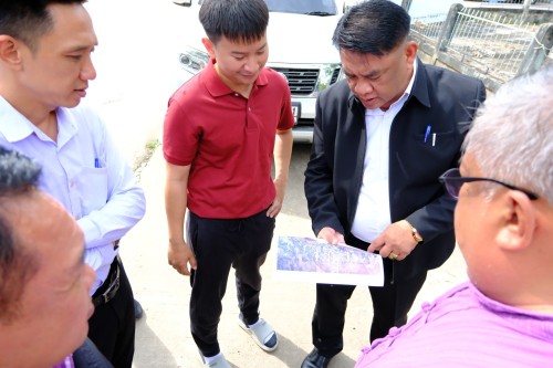 เทศบาลนครแม่สอด ร่วมกับกรมโยธาธิการและผังเมือง ลงพื้นที่การก่อสร้างถนนและท่อระบายน้ำ ตามโครงการก่อสร้างของกรมโยธาธิการและผังเมือง