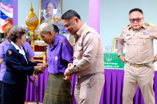 ทน.แม่สอด ร่วมพิธีมอบบ้านโครงการกาชาดปรับปรุงซ่อมแซม ที่อยู่อาศัยให้แก่ผู้ยากไร้ ผู้ด้อยโอกาสเฉลิมพระเกียรติสมเด็จพระกนิษฐาธิราชเจ้า กรมสมเด็จพระเทพรัตนราชสุดา ฯ สยามบรมราชกุมารี เนื่องในโอกาสวันคล้ายวันพระราชสมภพ ทรงพระเจริญพระชนมายุ 70 พรรษา