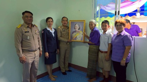 ทน.แม่สอด ร่วมพิธีมอบบ้านโครงการกาชาดปรับปรุงซ่อมแซม ที่อยู่อาศัยให้แก่ผู้ยากไร้ ผู้ด้อยโอกาสเฉลิมพระเกียรติสมเด็จพระกนิษฐาธิราชเจ้า กรมสมเด็จพระเทพรัตนราชสุดา ฯ สยามบรมราชกุมารี เนื่องในโอกาสวันคล้ายวันพระราชสมภพ ทรงพระเจริญพระชนมายุ 70 พรรษา