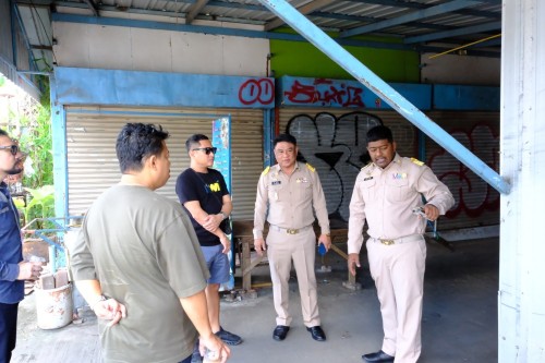 ทน.แม่สอด ลงพื้นที่สำรวจอาคารไนท์บาร์ซ่าเทศบาลนครแม่สอด เพื่อที่จะดำเนินการปรับปรุงอาคาร