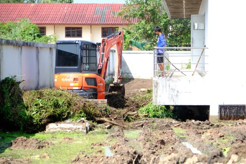 เทศบาลนครแม่สอด ลงพื้นที่ดำเนินการปรับปรุงภูมิทัศน์ โรงฆ่าสัตว์เทศบาลนครแม่สอด