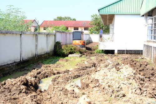 เทศบาลนครแม่สอด ลงพื้นที่ดำเนินการปรับปรุงภูมิทัศน์ โรงฆ่าสัตว์เทศบาลนครแม่สอด