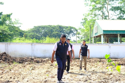 เทศบาลนครแม่สอด ลงพื้นที่ดำเนินการปรับปรุงภูมิทัศน์ โรงฆ่าสัตว์เทศบาลนครแม่สอด