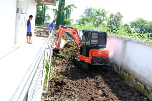 เทศบาลนครแม่สอด ลงพื้นที่ดำเนินการปรับปรุงภูมิทัศน์ โรงฆ่าสัตว์เทศบาลนครแม่สอด