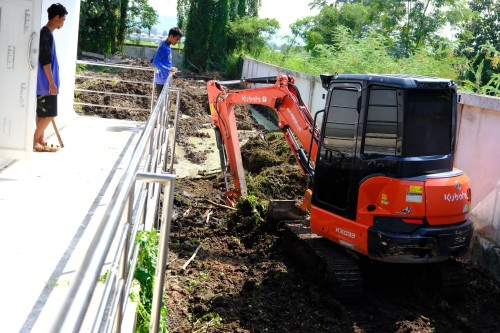 เทศบาลนครแม่สอด ลงพื้นที่ดำเนินการปรับปรุงภูมิทัศน์ โรงฆ่าสัตว์เทศบาลนครแม่สอด