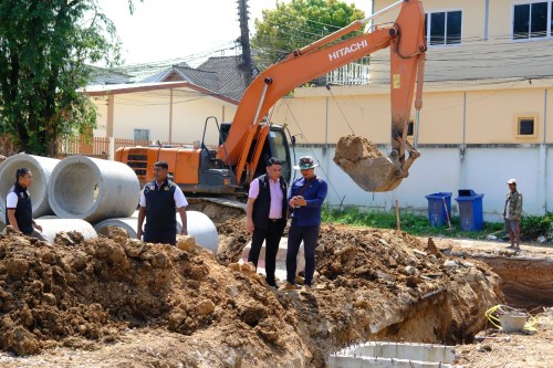 เทศบาลนครแม่สอด ลงพื้นที่ติดตามความคืบหน้า โครงการก่อสร้างกรมโยธาธิการและผังเมือง