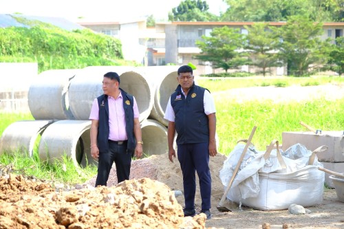 เทศบาลนครแม่สอด ลงพื้นที่ติดตามความคืบหน้า โครงการก่อสร้างกรมโยธาธิการและผังเมือง