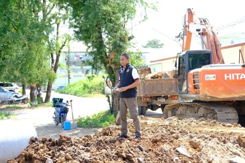 เทศบาลนครแม่สอด ลงพื้นที่ติดตามความคืบหน้า โครงการก่อสร้างกรมโยธาธิการและผังเมือง