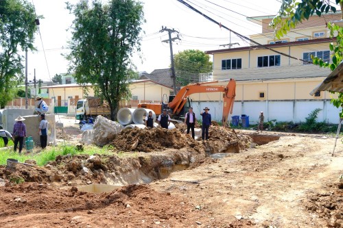 เทศบาลนครแม่สอด ลงพื้นที่ติดตามความคืบหน้า โครงการก่อสร้างกรมโยธาธิการและผังเมือง