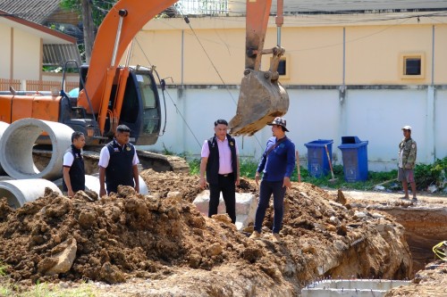 เทศบาลนครแม่สอด ลงพื้นที่ติดตามความคืบหน้า โครงการก่อสร้างกรมโยธาธิการและผังเมือง