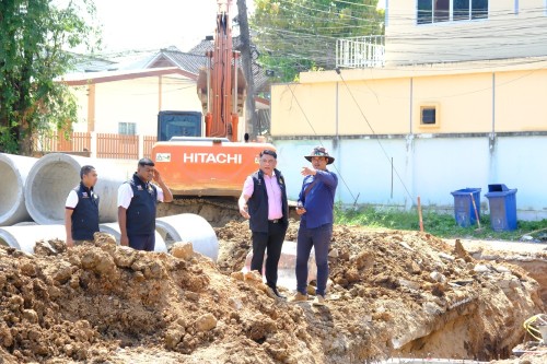 เทศบาลนครแม่สอด ลงพื้นที่ติดตามความคืบหน้า โครงการก่อสร้างกรมโยธาธิการและผังเมือง