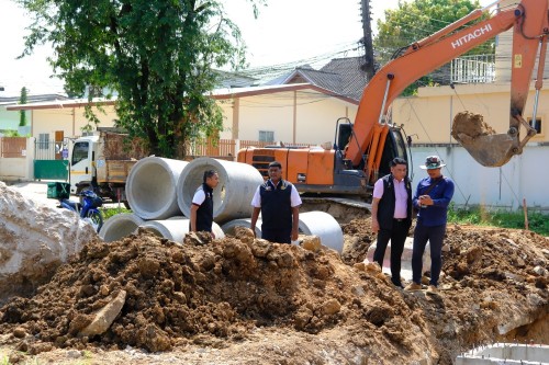 เทศบาลนครแม่สอด ลงพื้นที่ติดตามความคืบหน้า โครงการก่อสร้างกรมโยธาธิการและผังเมือง