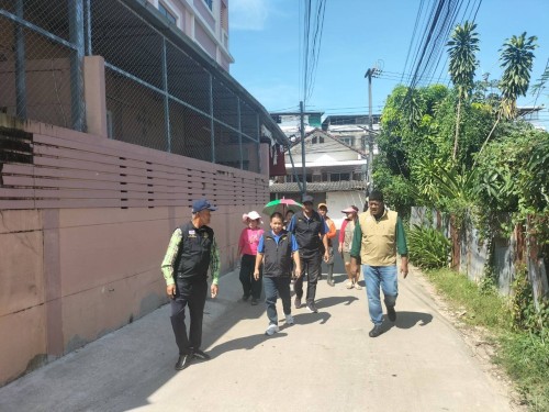 เทศบาลนครแม่สอด  ลงพื้นที่ดำเนินการแก้ไขปัญหาขยะชุมชนบัวคูณ