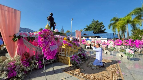 เทศบาลนครแม่สอด ร่วมพิธีวางพวงมาลาถวายราชสักการะพระบาทสมเด็จพระจุลจอมเกล้าเจ้าอยู่หัว รัชกาลที่ 5 เนื่องในวันคล้ายวันสวรรคต “วันปิยมหาราช”	