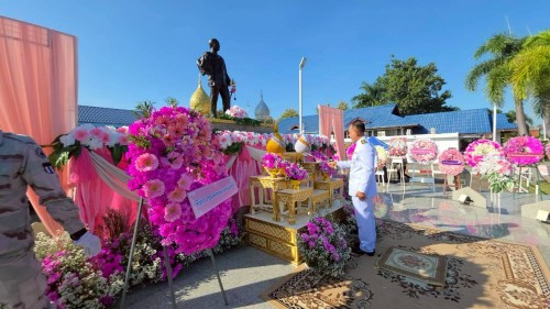 เทศบาลนครแม่สอด ร่วมพิธีวางพวงมาลาถวายราชสักการะพระบาทสมเด็จพระจุลจอมเกล้าเจ้าอยู่หัว รัชกาลที่ 5 เนื่องในวันคล้ายวันสวรรคต “วันปิยมหาราช”	