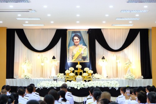 เทศบาลนครแม่สอด ร่วมพิธีถวายน้ำสรงพระบรมศพเบื้องหน้าพระฉายาลักษณ์สมเด็จพระนางเจ้าสิริกิติ์ พระบรมราชินีนาถ พระบรมราชชนนีพันปีหลวง