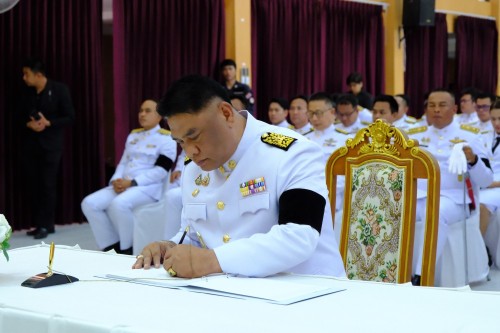 เทศบาลนครแม่สอด ร่วมพิธีถวายน้ำสรงพระบรมศพเบื้องหน้าพระฉายาลักษณ์สมเด็จพระนางเจ้าสิริกิติ์ พระบรมราชินีนาถ พระบรมราชชนนีพันปีหลวง