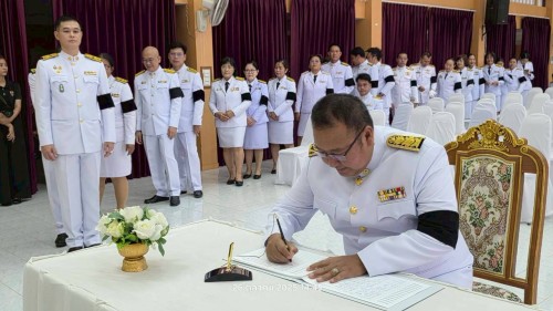 เทศบาลนครแม่สอด ร่วมพิธีถวายน้ำสรงพระบรมศพเบื้องหน้าพระฉายาลักษณ์สมเด็จพระนางเจ้าสิริกิติ์ พระบรมราชินีนาถ พระบรมราชชนนีพันปีหลวง
