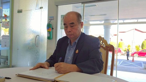 ทน.แม่สอด จัดให้มีการลงนามถวายความอาลัย และถวายสักการะหน้าพระฉายาลักษณ์ สมเด็จพระนางเจ้าสิริกิติ์ พระบรมราชินีนาถ พระบรมราชชนนีพันปีหลวง