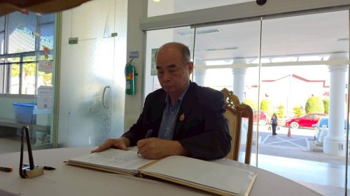 ทน.แม่สอด จัดให้มีการลงนามถวายความอาลัย และถวายสักการะหน้าพระฉายาลักษณ์ สมเด็จพระนางเจ้าสิริกิติ์ พระบรมราชินีนาถ พระบรมราชชนนีพันปีหลวง