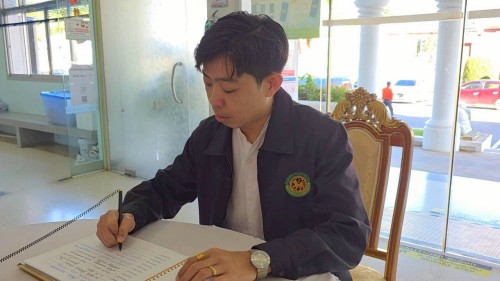 ทน.แม่สอด จัดให้มีการลงนามถวายความอาลัย และถวายสักการะหน้าพระฉายาลักษณ์ สมเด็จพระนางเจ้าสิริกิติ์ พระบรมราชินีนาถ พระบรมราชชนนีพันปีหลวง