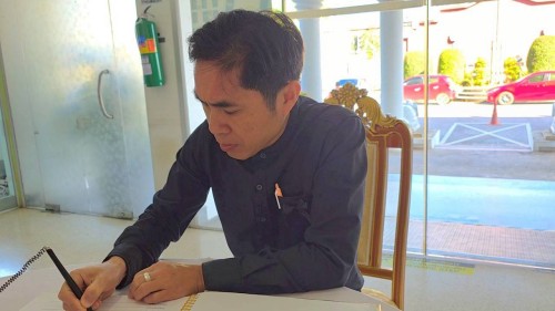 ทน.แม่สอด จัดให้มีการลงนามถวายความอาลัย และถวายสักการะหน้าพระฉายาลักษณ์ สมเด็จพระนางเจ้าสิริกิติ์ พระบรมราชินีนาถ พระบรมราชชนนีพันปีหลวง