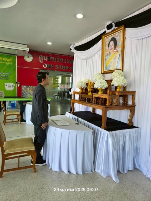 ทน.แม่สอด จัดให้มีการลงนามถวายความอาลัย และถวายสักการะหน้าพระฉายาลักษณ์ สมเด็จพระนางเจ้าสิริกิติ์ พระบรมราชินีนาถ พระบรมราชชนนีพันปีหลวง