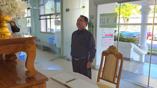 ทน.แม่สอด จัดให้มีการลงนามถวายความอาลัย และถวายสักการะหน้าพระฉายาลักษณ์ สมเด็จพระนางเจ้าสิริกิติ์ พระบรมราชินีนาถ พระบรมราชชนนีพันปีหลวง