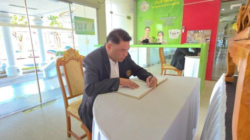 ทน.แม่สอด จัดให้มีการลงนามถวายความอาลัย และถวายสักการะหน้าพระฉายาลักษณ์ สมเด็จพระนางเจ้าสิริกิติ์ พระบรมราชินีนาถ พระบรมราชชนนีพันปีหลวง