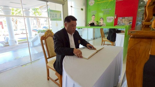 ทน.แม่สอด จัดให้มีการลงนามถวายความอาลัย และถวายสักการะหน้าพระฉายาลักษณ์ สมเด็จพระนางเจ้าสิริกิติ์ พระบรมราชินีนาถ พระบรมราชชนนีพันปีหลวง