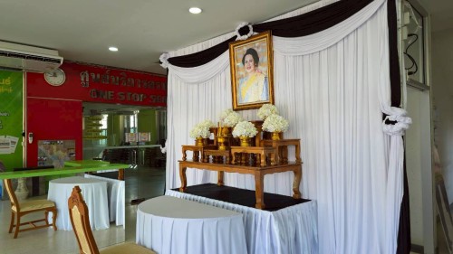 ทน.แม่สอด จัดให้มีการลงนามถวายความอาลัย และถวายสักการะหน้าพระฉายาลักษณ์ สมเด็จพระนางเจ้าสิริกิติ์ พระบรมราชินีนาถ พระบรมราชชนนีพันปีหลวง