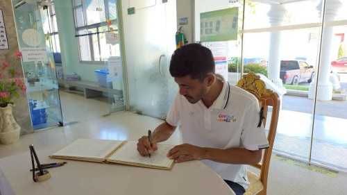 ทน.แม่สอด จัดให้มีการลงนามถวายความอาลัย และถวายสักการะหน้าพระฉายาลักษณ์ สมเด็จพระนางเจ้าสิริกิติ์ พระบรมราชินีนาถ พระบรมราชชนนีพันปีหลวง