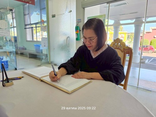 ทน.แม่สอด จัดให้มีการลงนามถวายความอาลัย และถวายสักการะหน้าพระฉายาลักษณ์ สมเด็จพระนางเจ้าสิริกิติ์ พระบรมราชินีนาถ พระบรมราชชนนีพันปีหลวง