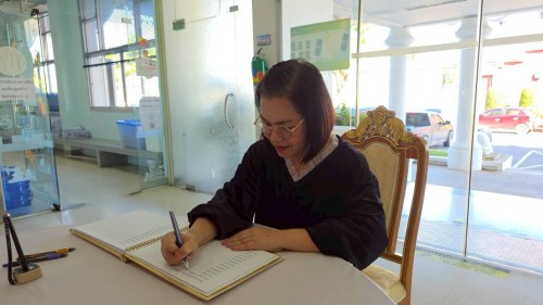 ทน.แม่สอด จัดให้มีการลงนามถวายความอาลัย และถวายสักการะหน้าพระฉายาลักษณ์ สมเด็จพระนางเจ้าสิริกิติ์ พระบรมราชินีนาถ พระบรมราชชนนีพันปีหลวง