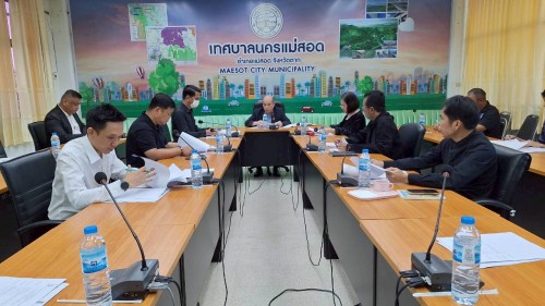 ทน.แม่สอด  จัดประชุมร่างระเบียบเทศบาลนครแม่สอดในการขออนุญาตใช้อาคารศูนย์กีฬาและสนามกีฬาเทศบาลนครแม่สอด ครั้งที่ 1/2568