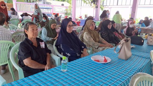 เทศบาลนครแม่สอด เข้าร่วมการจัดกิจกรรมประชุมผู้สูงอายุชุมชนอิสลาม ประจำเดือนตุลาคม 2568