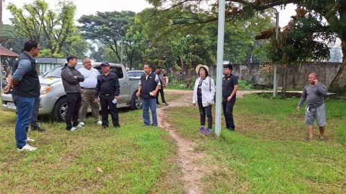 เทศบาลนครแม่สอด ลงพื้นที่ร่วมกับกรมโยธาธิการและผังเมือง เพื่อทำการสำรวจติดตามโครงการก่อสร้างถนนคอนกรีตเสริมเหล็ก