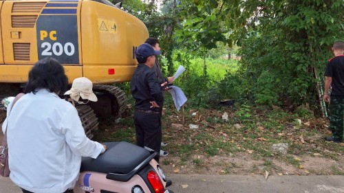 เทศบาลนครแม่สอด ลงพื้นที่ร่วมกับกรมโยธาธิการและผังเมือง เพื่อทำการสำรวจติดตามโครงการก่อสร้างถนนคอนกรีตเสริมเหล็ก