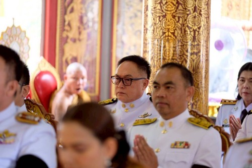 ทน.แม่สอด ร่วมพิธีบำเพ็ญกุศลและแสดงความอาลัยในวาระครบ 7 วัน (สัตตมวาร) แห่งการสวรรคเพื่อถวายเป็นพระราชกุศลแด่สมเด็จพระนางเจ้าสิริกิติ์ พระบรมราชินีนาถพระบรมราชชนนีพันปีหลวง