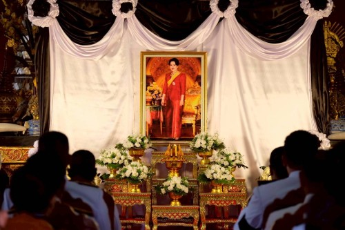 ทน.แม่สอด ร่วมพิธีบำเพ็ญกุศลและแสดงความอาลัยในวาระครบ 7 วัน (สัตตมวาร) แห่งการสวรรคเพื่อถวายเป็นพระราชกุศลแด่สมเด็จพระนางเจ้าสิริกิติ์ พระบรมราชินีนาถพระบรมราชชนนีพันปีหลวง