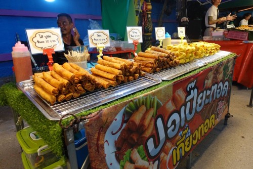 เทศบาลนครแม่สอด เข้าร่วมงานสืบสานประเพณีลอยกระทง ตลาดไนท์บาร์ซ่านครแม่สอด