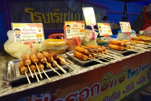 เทศบาลนครแม่สอด เข้าร่วมงานสืบสานประเพณีลอยกระทง ตลาดไนท์บาร์ซ่านครแม่สอด